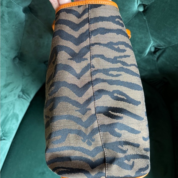 Authentic FENDI ZEBRA Orange accent shoulder bag - Picture 3 of 14